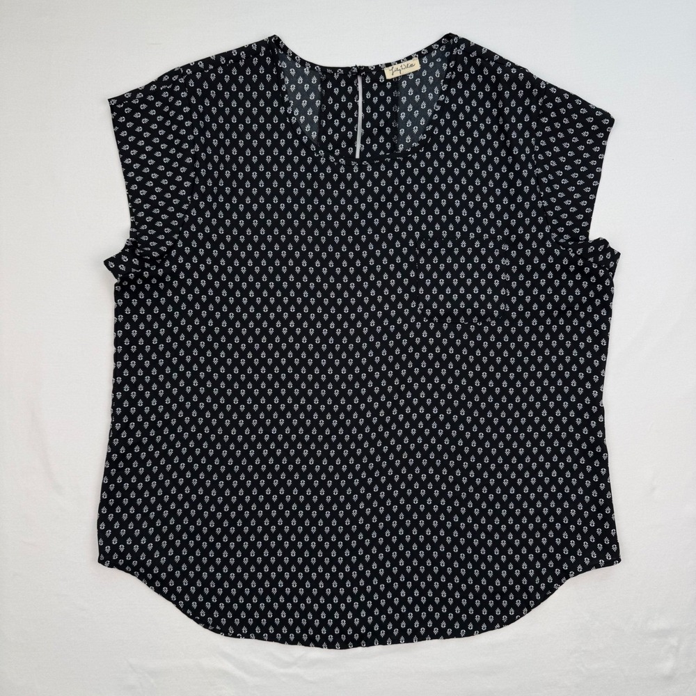 Lily White Women Black White Geometric Print Pocket Blouse Sz L see measurement
